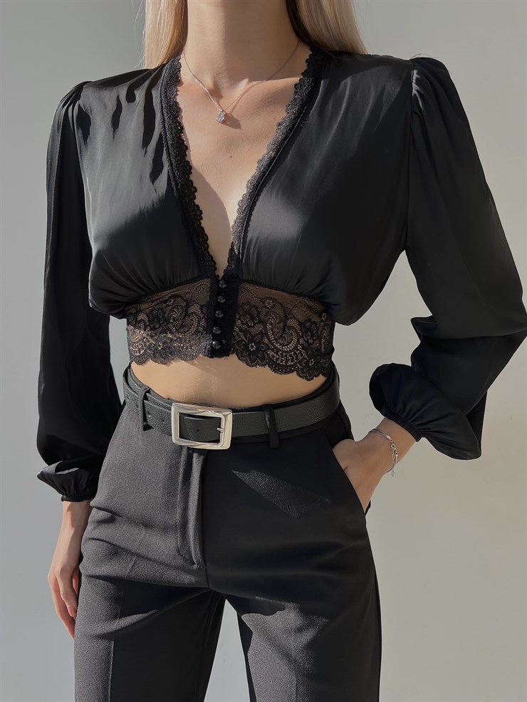 Derin V Yaka Dantel Detay Düğme Kapamalı Uzun Lastikli Kol Mentha Kadın Siyah Saten Bluz 23K000088