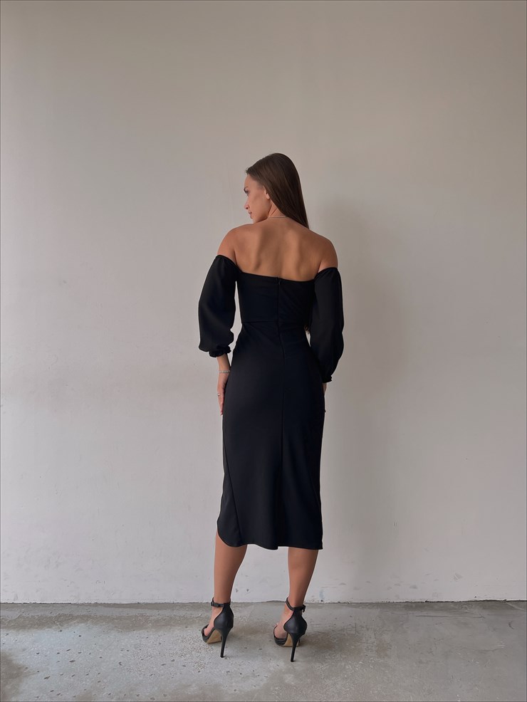 Göğüs Dekolteli Önü Düğme Detaylı Etek Kısmı Yırtmaçlı Varro Kadın Siyah Midi Boy Elbise 23K000109