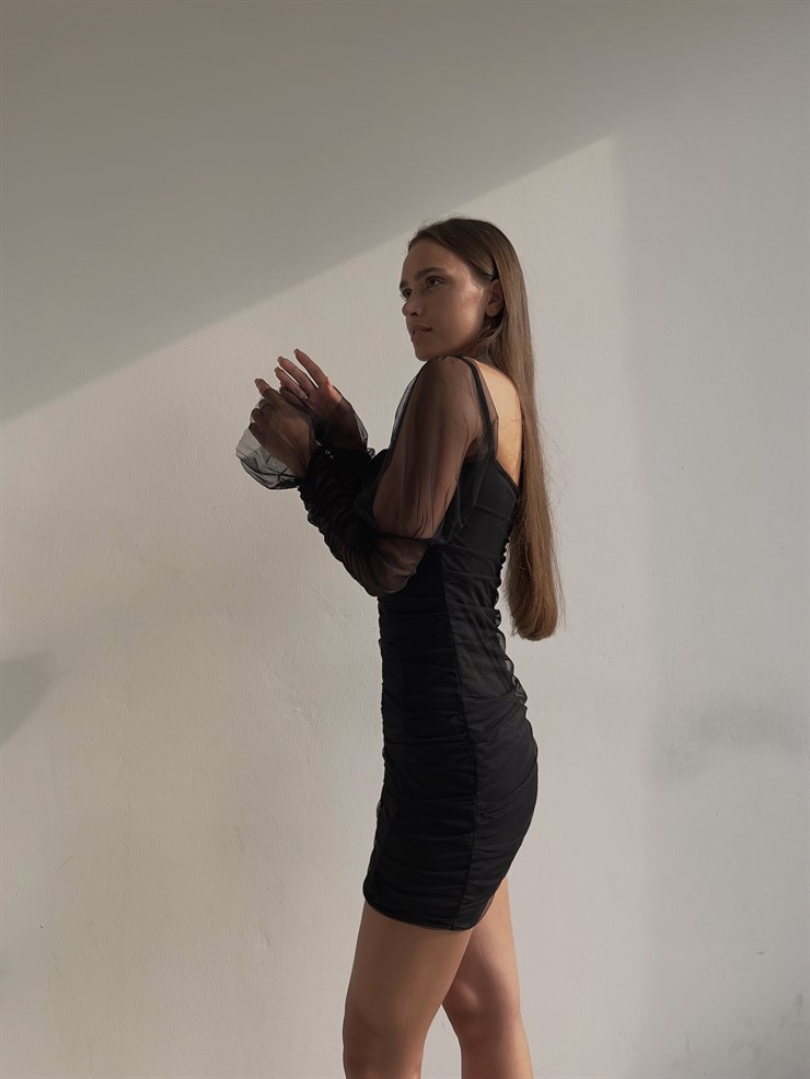 Kalp Yaka Omuz Lastikli Uzun Kol Drape Detaylı Valter Kadın Siyah Mini Tül Elbise 23K000043