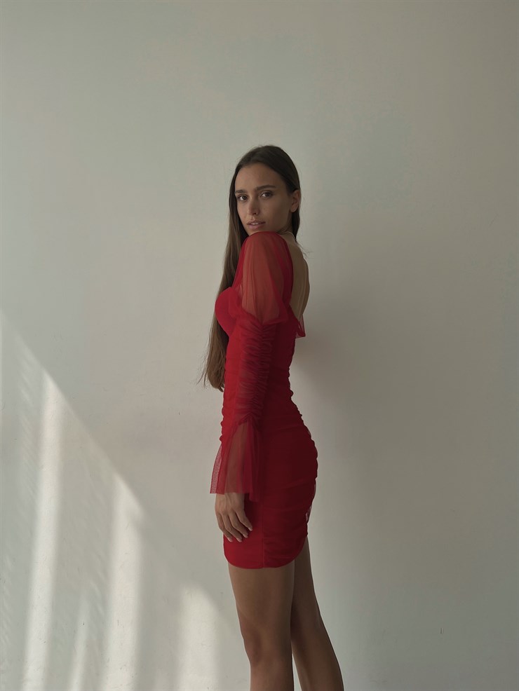 Kalp Yaka Omuz Lastikli Uzun Kol Drape Detaylı Valter Kadın Kırmızı Mini Tül Elbise 23K000043