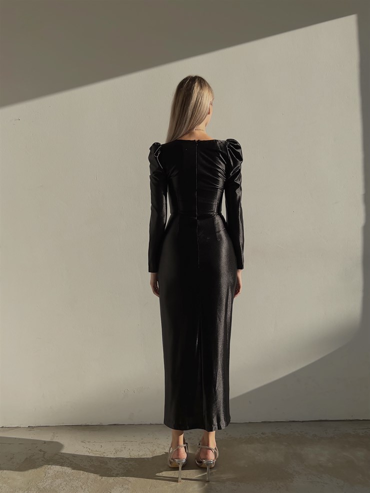 Kare Yaka Önü Düğme Detaylı Uzun Kollu Önden Yırtmaçlı Lupiter Kadın Siyah Elbise 23K000094