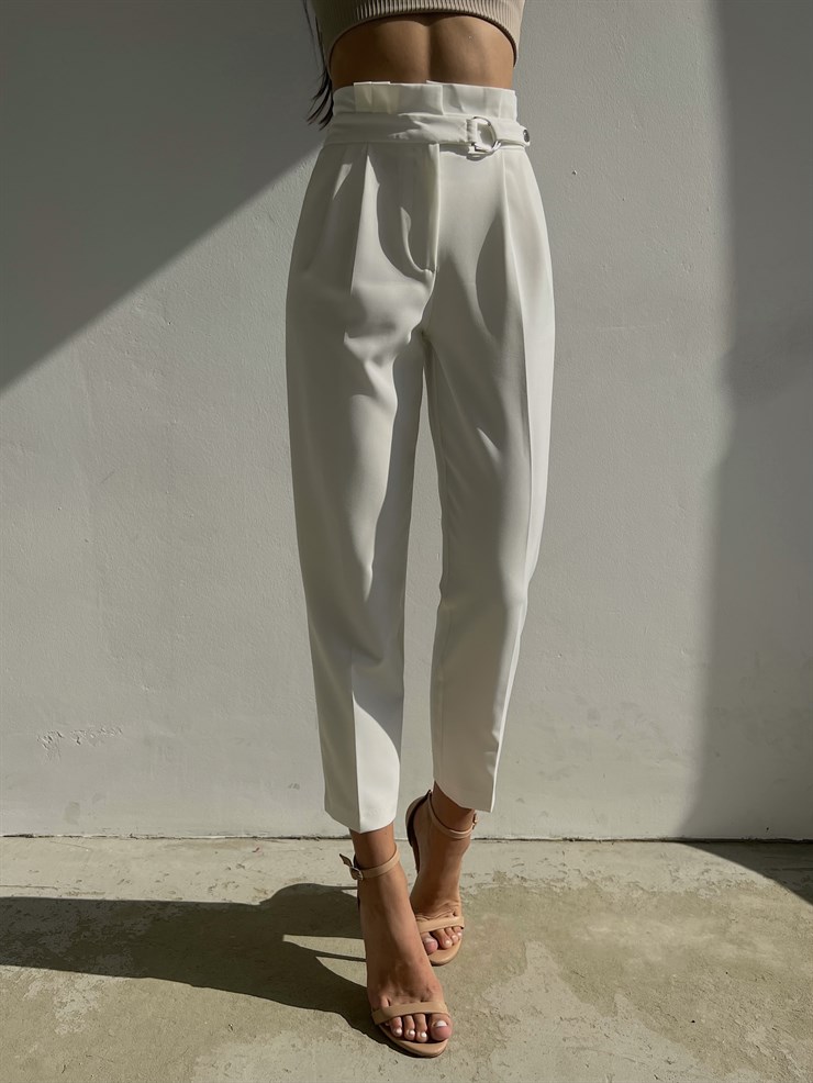 Kemerli Yüksek Bel Beli Pileli Havuç Model Sabin Kadın Beyaz Pantolon 22Y000508