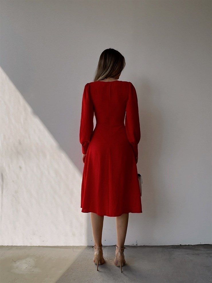 Midi Boydan Düğme Detaylı Kalp Yaka Dionis Kadın Kırmızı Elbise 22K000450