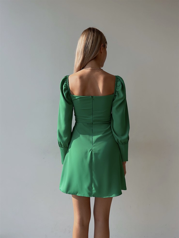 Önü Düğme Detaylı Kare Yaka Balon Kol Liberato Kadın Yeşil Mini Elbise 23K000101