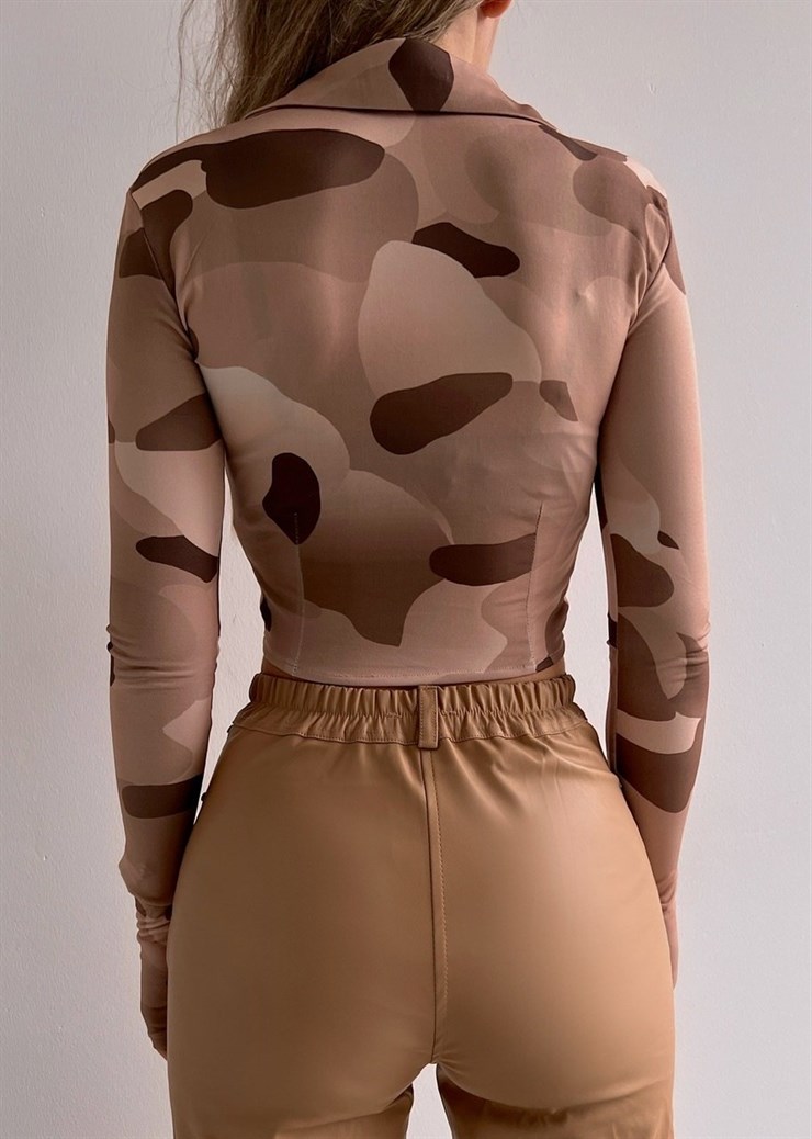 Polo Yaka Desenli Önden Düğmeli Kadın Haki Crop Bluz 22K000399