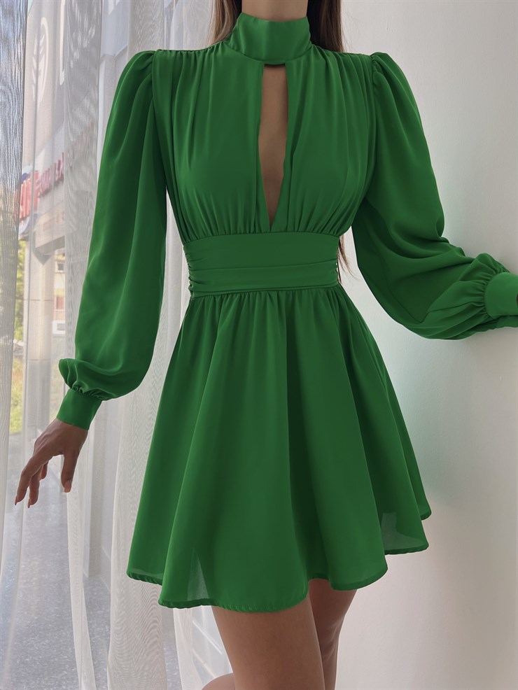 Boğazlı Derin V Yaka Düğmeli Kol Belden Oturtmalı Eteği Volanlı Ivon Kadın Zümrüt Mini Elbise 23K000029