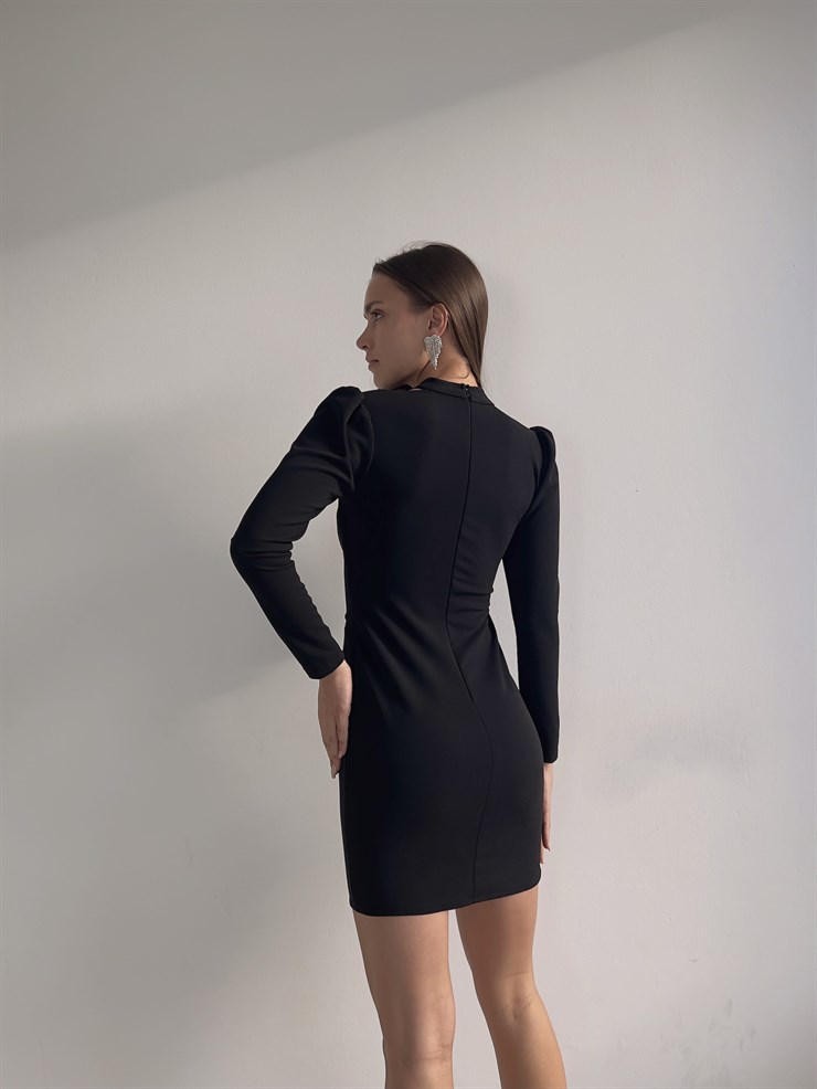 Boyun Detay Kruvaze Yaka Beli Düğme Detaylı Uzun Kollu Yırtmaçlı Nicoli Kadın Siyah Mini Elbise 23K000044