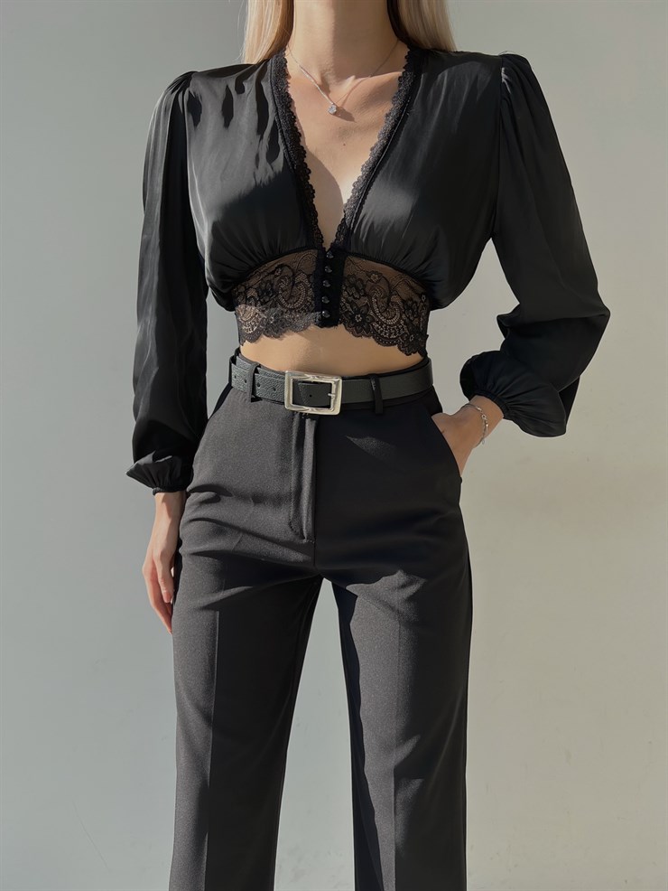Derin V Yaka Dantel Detay Düğme Kapamalı Uzun Lastikli Kol Mentha Kadın Siyah Saten Bluz 23K000088