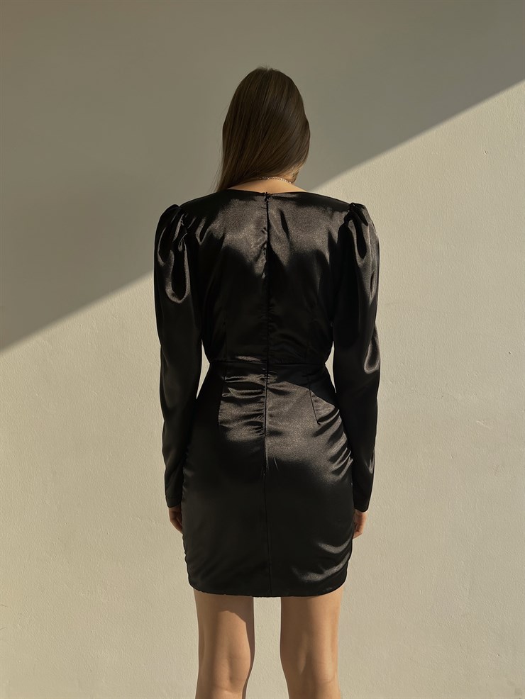 Kuruvaze Yaka Eteği Büzgülü Saten Berangaria Kadın Siyah Elbise 22K000242