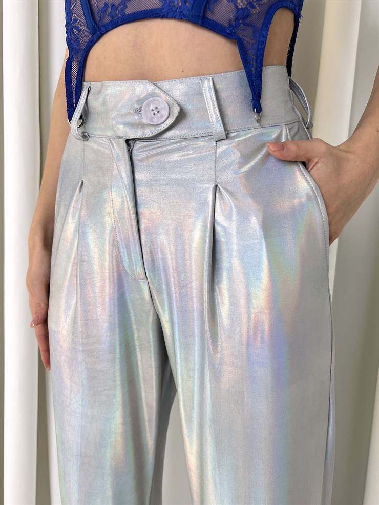 Beli Düğme Kapamalı Paçası Katlama Detaylı Parlak Lucjan Kadın Gümüş Pantolon 23K000431