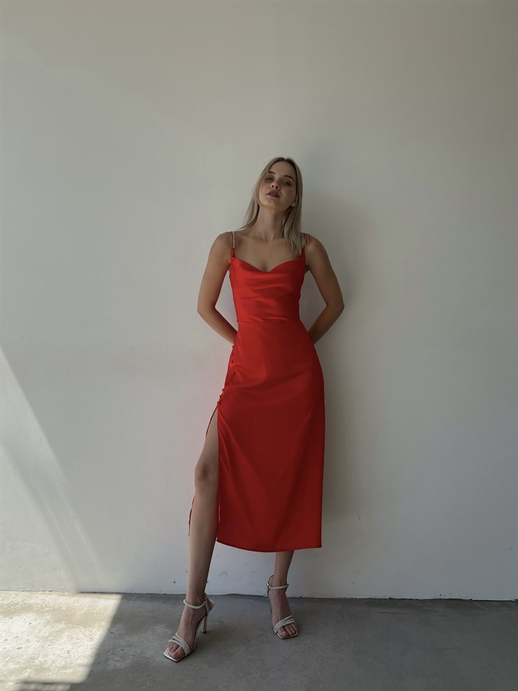 Saten Degaje Yaka Yanı Düğme Detaylı Yırtmaçlı Libor Kadın Kırmızı Elbise 22Y000452