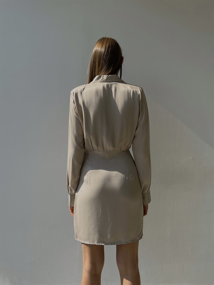 Saten Kruvaze Yaka Kol Düğmeli Uzun Kollu Etek Kısmı Düğme Detay Kruvaze Horry Kadın Bej Elbise 23K000013