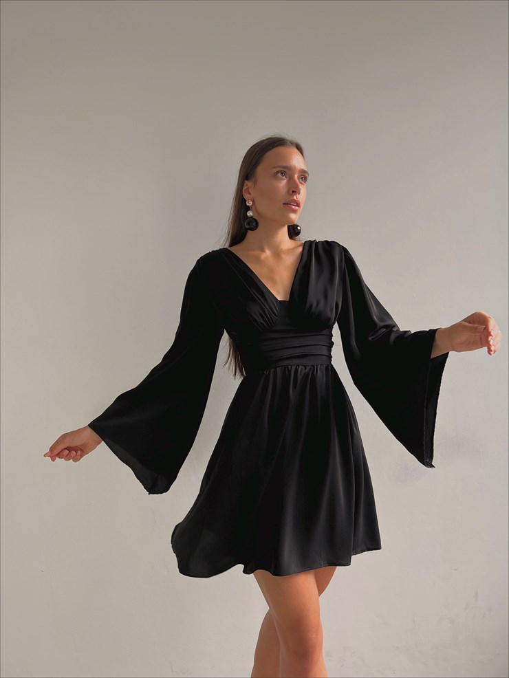Sırtı Derin V Dekolteli Uzun Geniş Kol Belden Oturtmalı Bel Kısmı Gipeli Oskar Kadın Siyah Mini Elbise 23K000036