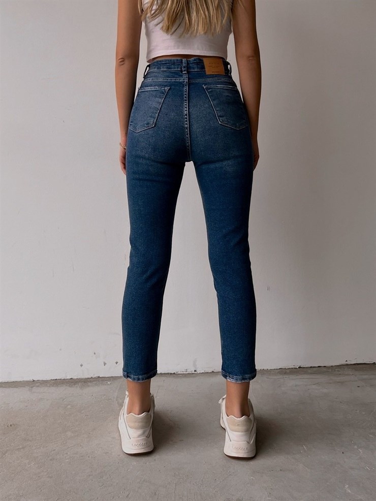Jenna Mom Slim Jeans 22K000338